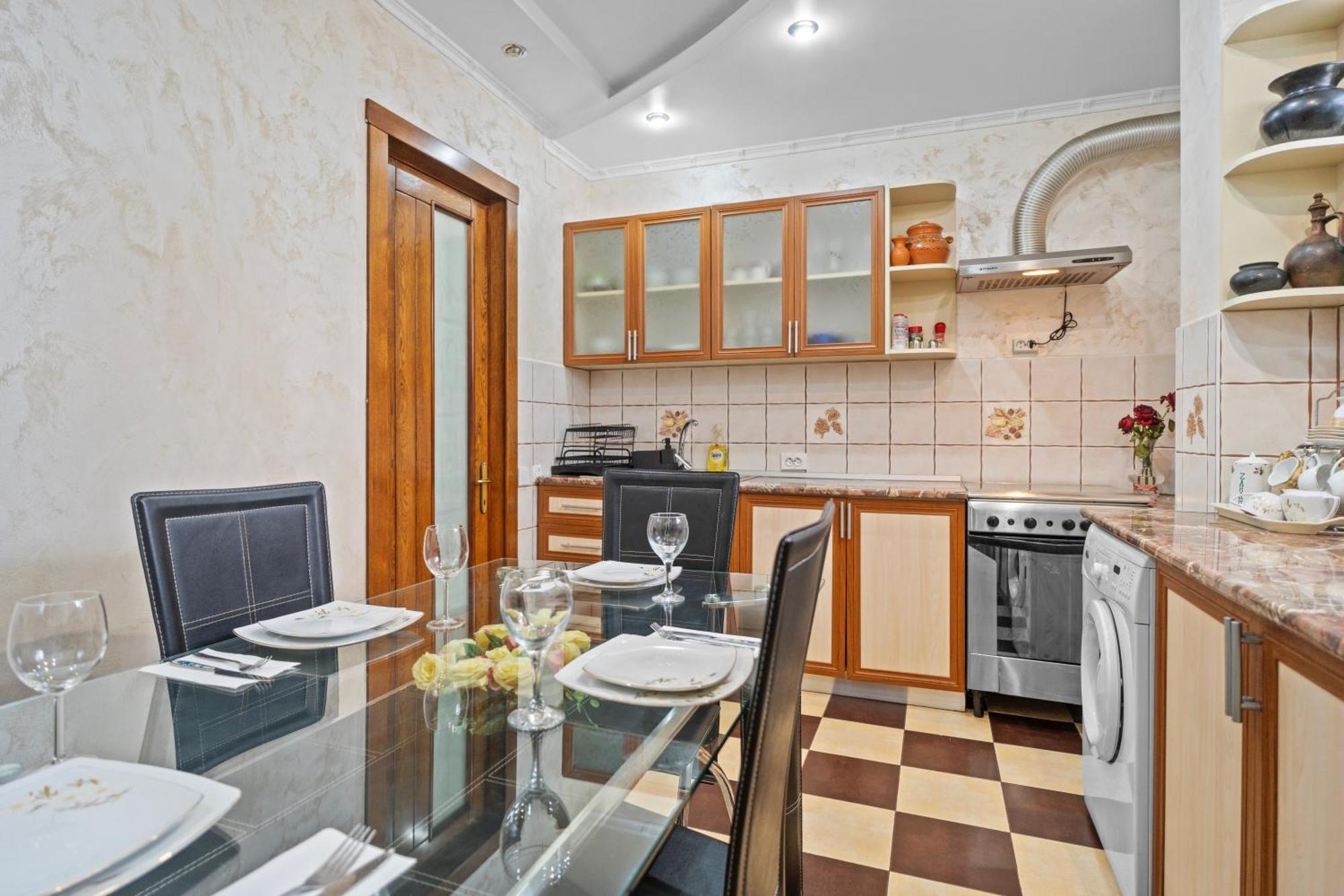 Luxurious Villa With Lush Garden And Huge Terrace Near Herastrau Park Bucharest Exterior photo