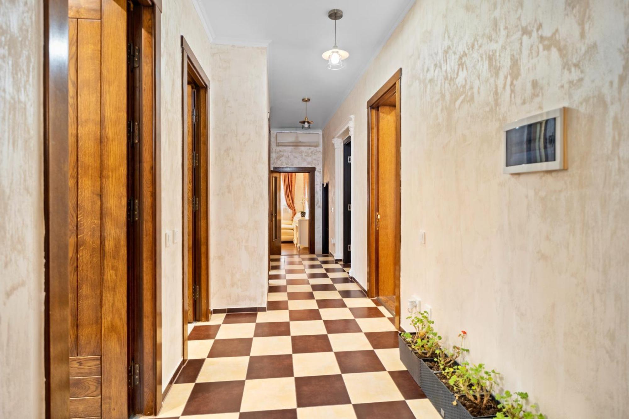 Luxurious Villa With Lush Garden And Huge Terrace Near Herastrau Park Bucharest Exterior photo