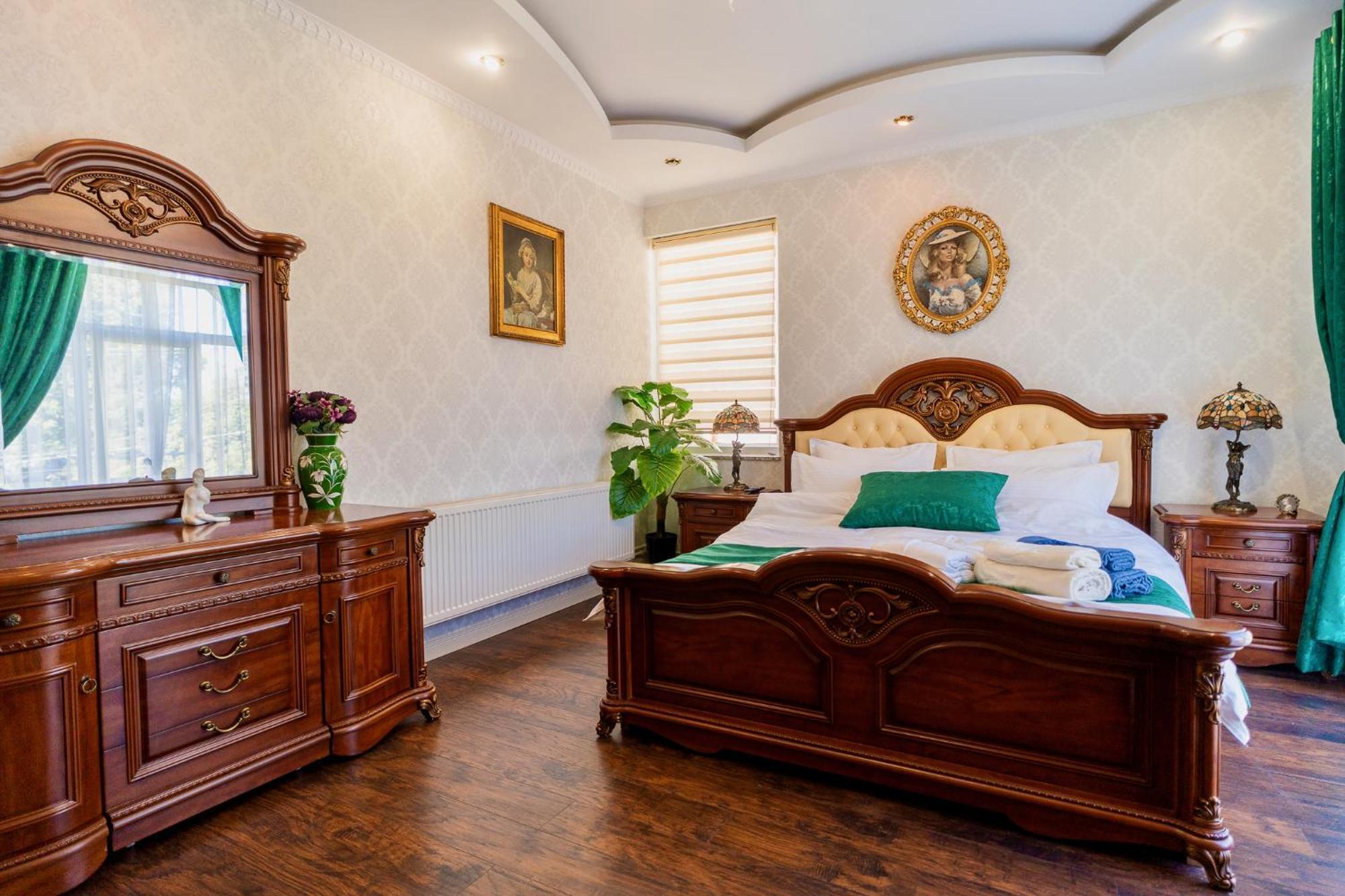 Luxurious Villa With Lush Garden And Huge Terrace Near Herastrau Park Bucharest Exterior photo