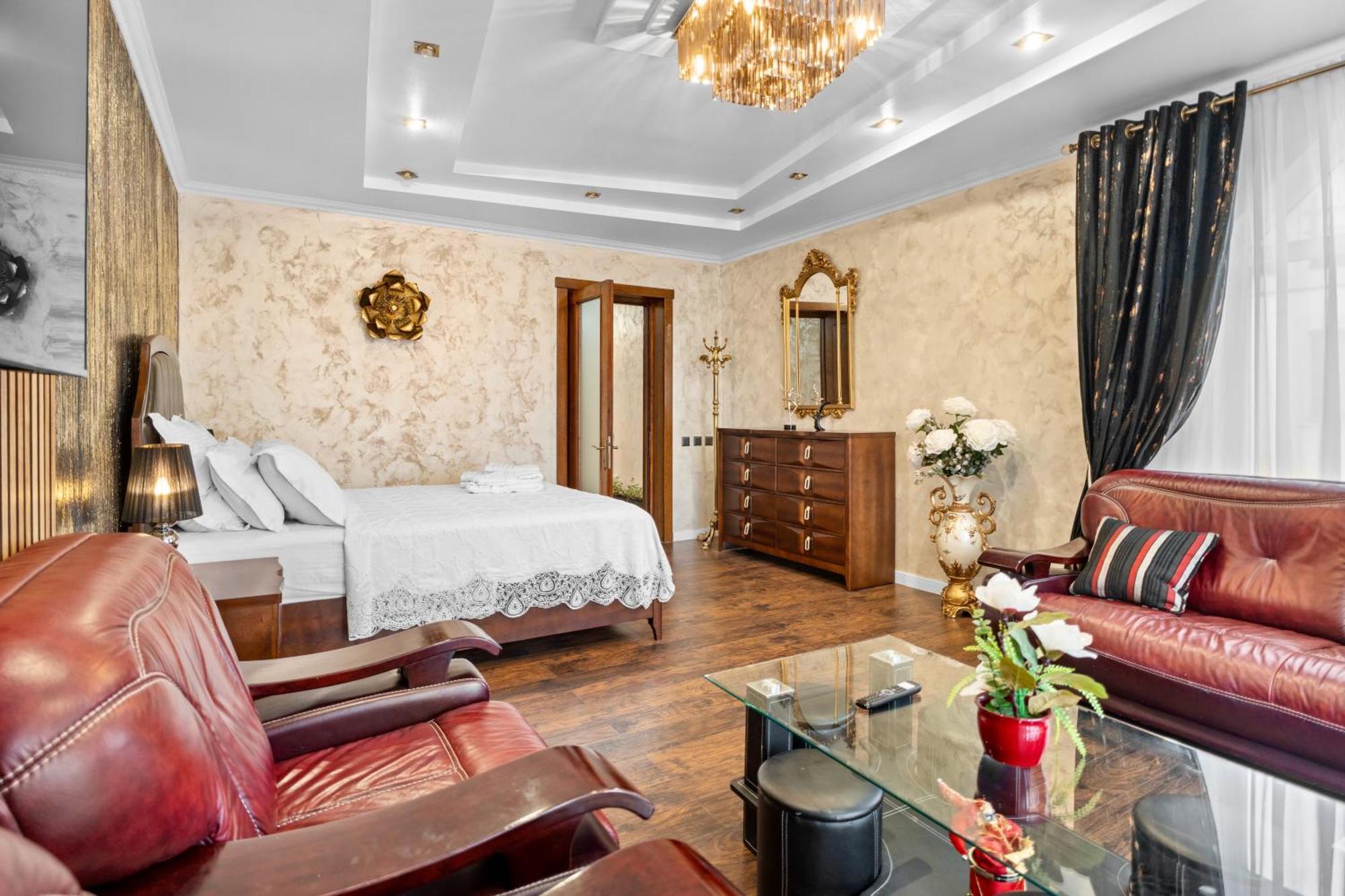 Luxurious Villa With Lush Garden And Huge Terrace Near Herastrau Park Bucharest Exterior photo