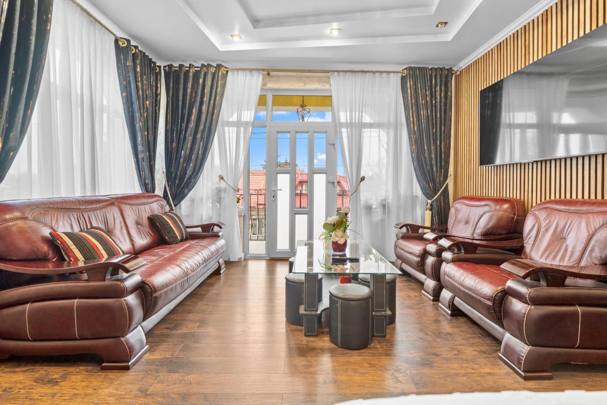 Luxurious Villa With Lush Garden And Huge Terrace Near Herastrau Park Bucharest Exterior photo